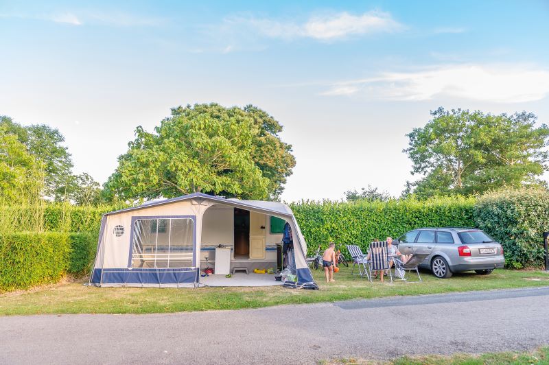 Stellplatz Caravaning-Stellplatz: Zelt, Wohnwagen, Wohnmobil - Camping Paradis Domaine de Bel Air - Landudec - Finistère Sud