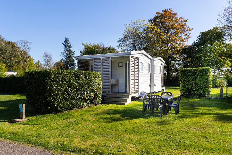 Emplacement Premium Suite XL - Emplacement spacieux avec Salle de bain et Coin vaisselles - Camping Paradis Domaine de Bel Air